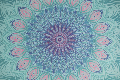 Kruhová podložka na jógu Peacock Sharp Shape